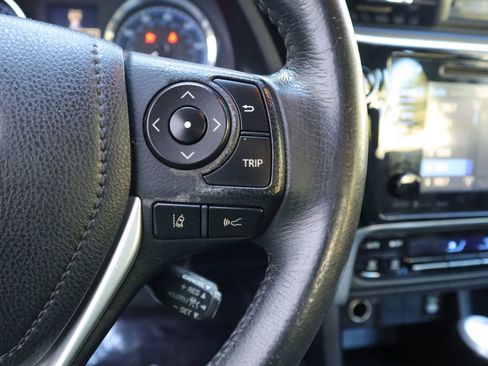 Used 2018 Toyota Corolla SE w/ SE Premium Package FWD image 33