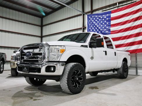 Used 2014 Ford F250 XLT w/ XLT Value Package image 3