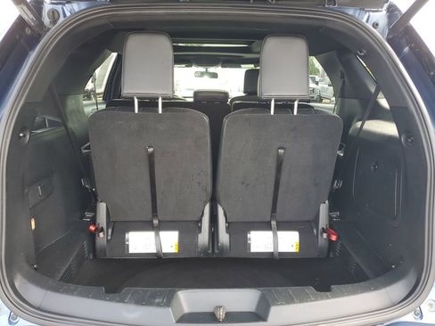 Used 2018 Ford Explorer XLT w/ Equipment Group 202A AWD/4WD image 33