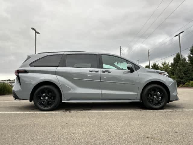 Used 2026 Toyota Sienna XLE Woodland Edition AWD/4WD image 3