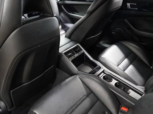 Used 2018 Porsche Panamera RWD image 23