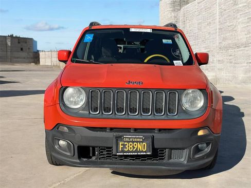 Used 2016 Jeep Renegade Latitude image 2
