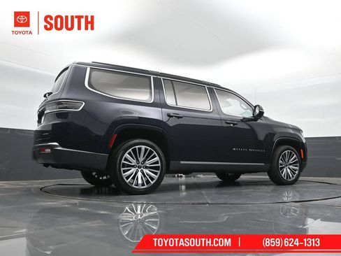 Used 2022 Jeep Grand Wagoneer Series III AWD/4WD image 45