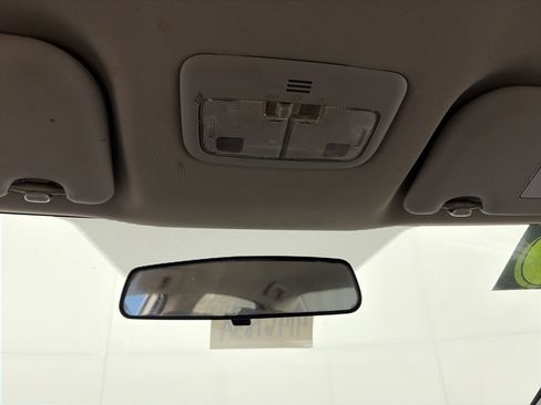 Used 2015 Toyota Corolla LE image 32