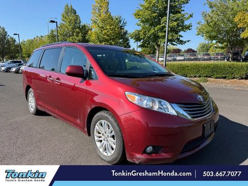 Used 2016 Toyota Sienna XLE w/ XLE Navigation Package FWD image 1