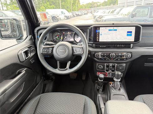 Used 2025 Jeep Wrangler Unlimited Rubicon 4xe w/ Convenience Group AWD/4WD image 22