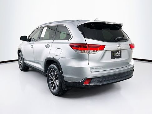 Used 2019 Toyota Highlander XLE image 5