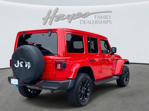 Used 2023 Jeep Wrangler Unlimited Sahara w/ Cold Weather Group AWD/4WD image 3