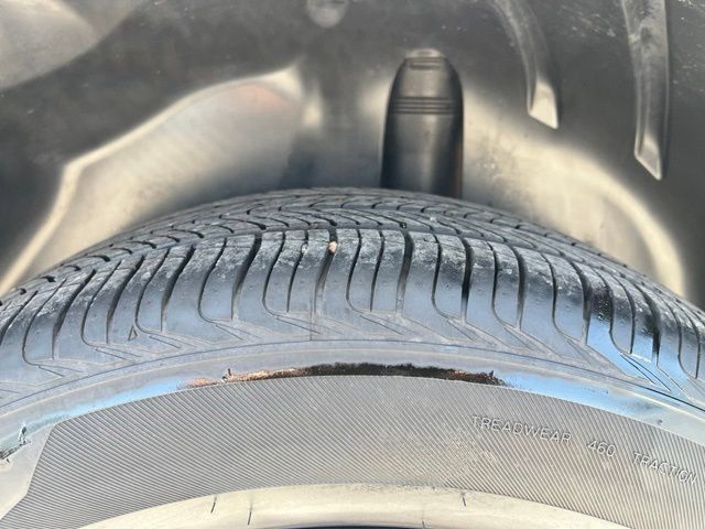 Used 2025 Chevrolet Trax LT FWD image 9