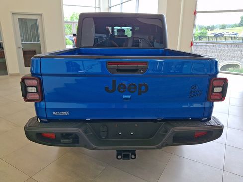 Used 2021 Jeep Gladiator Sport AWD/4WD image 5