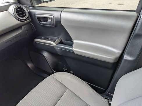 Used 2017 Toyota Tacoma SR5 w/ Tow Package image 18