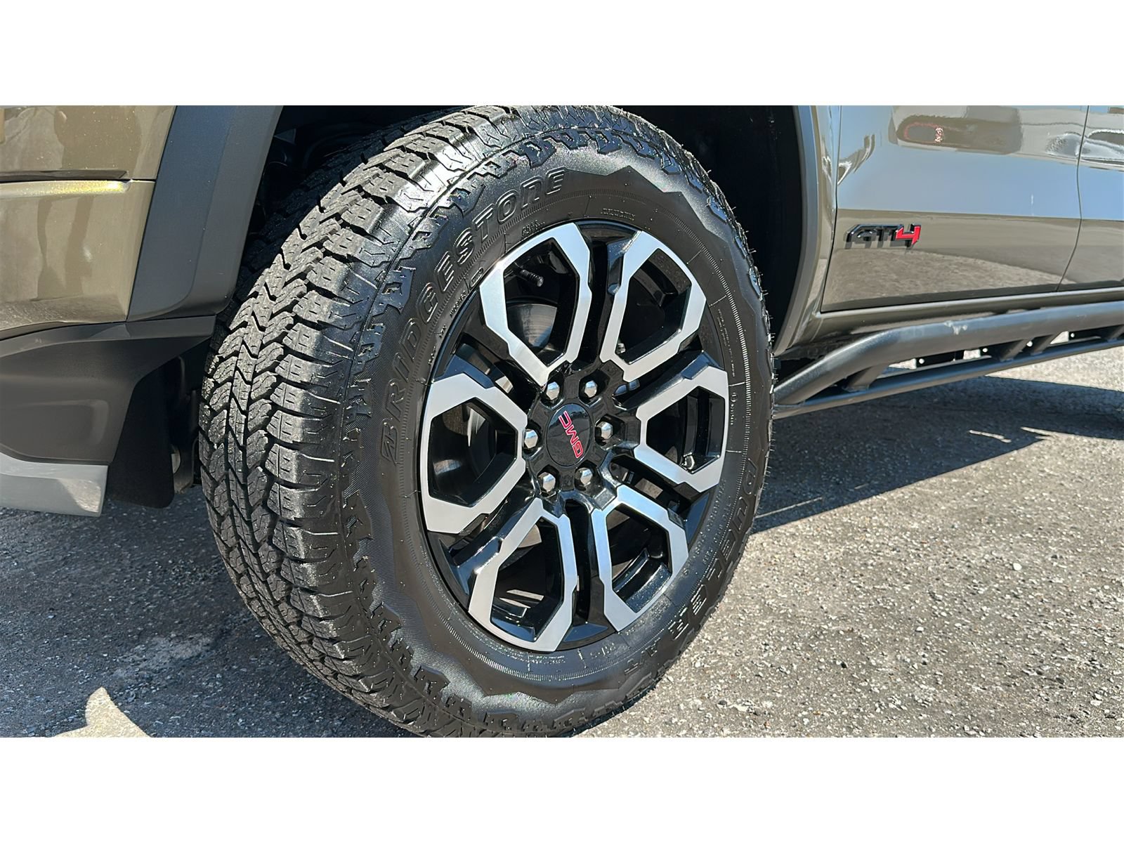 Used 2025 GMC Canyon AT4 w/ Nightfall Edition AWD/4WD image 10