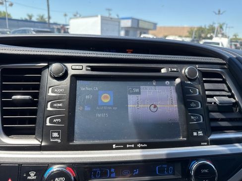 Used 2016 Toyota Highlander Limited image 14