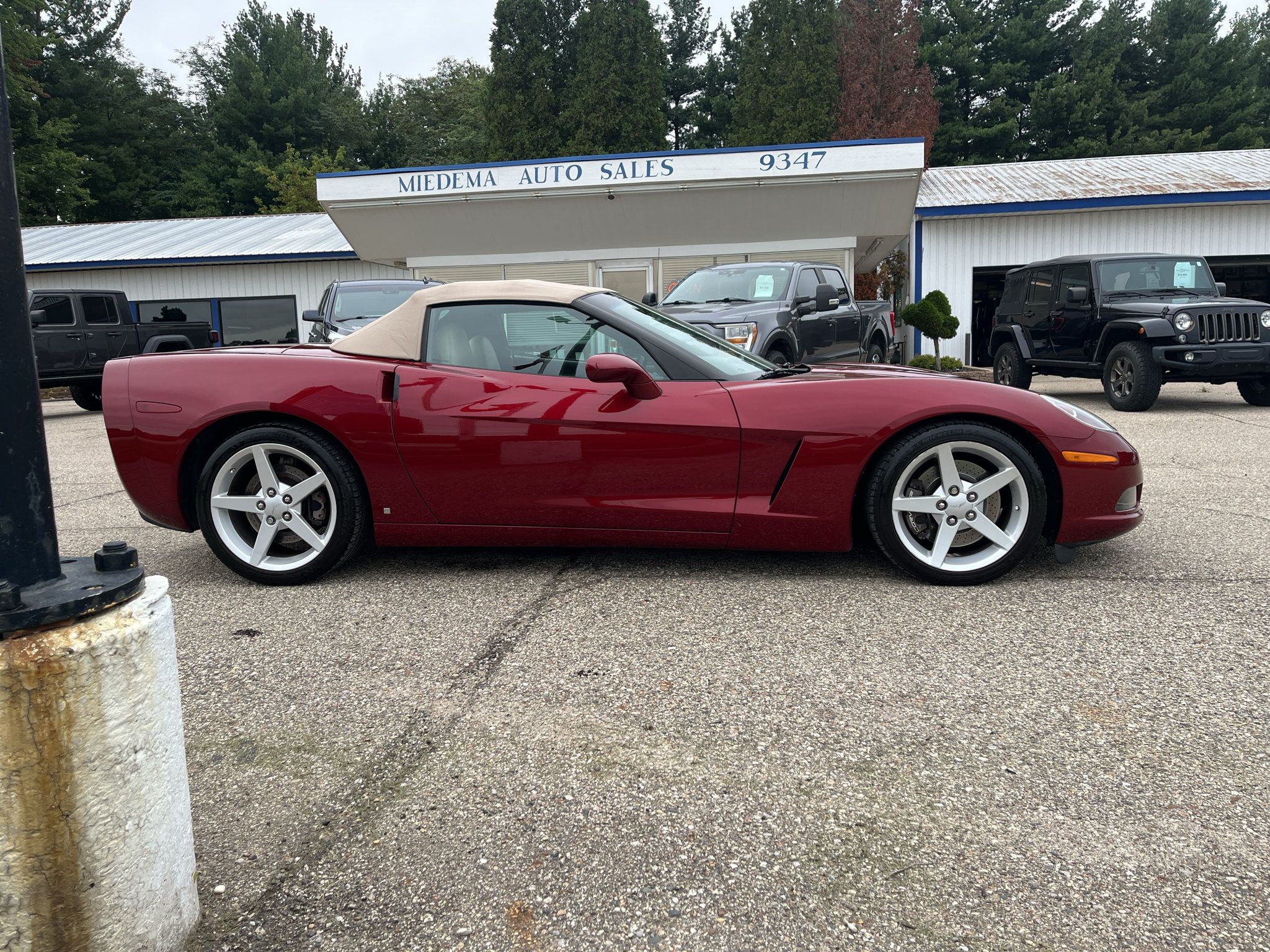 Used 2006 Chevrolet Corvette Convertible w/ Performance Package RWD image 4