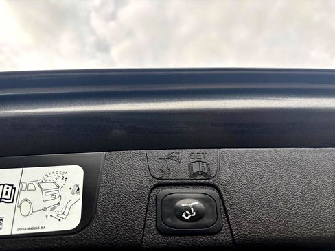 Used 2015 Ford C-MAX SEL w/ Equipment Group 302A image 17