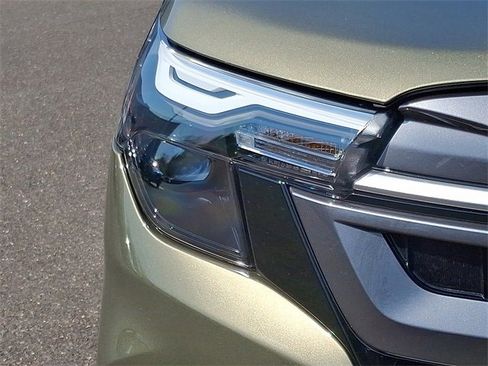 Certified 2025 Subaru Forester Premium image 9