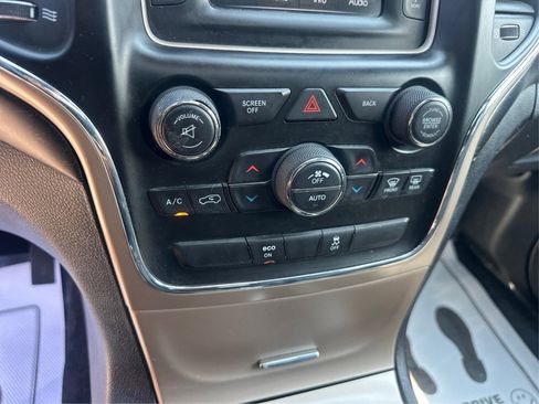 Used 2015 Jeep Grand Cherokee Laredo w/ Quick Order Package 23E image 35