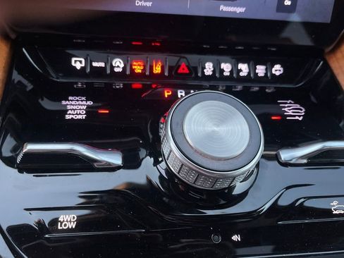 Used 2024 Jeep Grand Wagoneer L Series III image 39