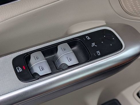 Used 2024 Mercedes-Benz GLC 300 4MATIC image 27