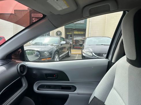 Used 2014 Toyota Prius C One FWD image 12
