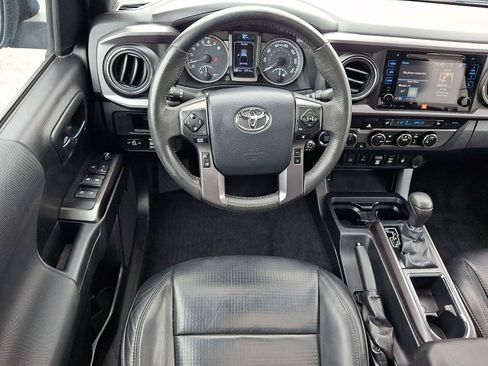 Used 2019 Toyota Tacoma TRD Off-Road AWD/4WD image 11