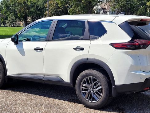 Used 2025 Nissan Rogue S image 4