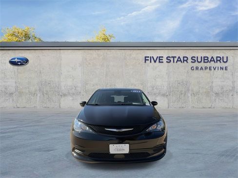 Used 2024 Chrysler Voyager LX image 3