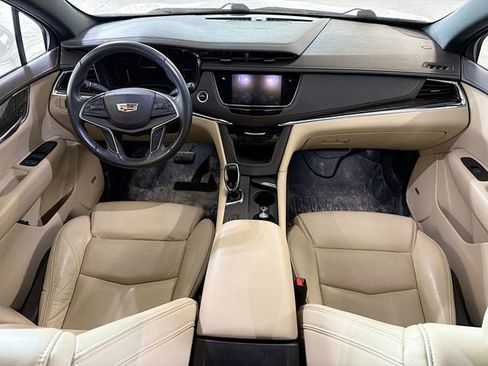 Used 2017 Cadillac XT5 FWD image 10