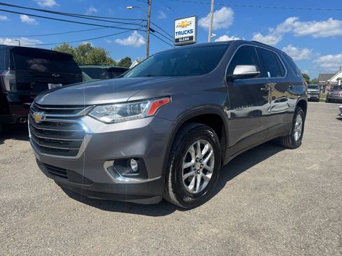 Used 2019 Chevrolet Traverse LT FWD image 2