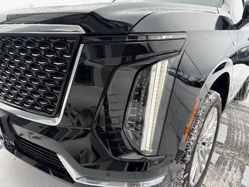 Certified 2025 Cadillac Escalade Premium Luxury AWD/4WD image 8