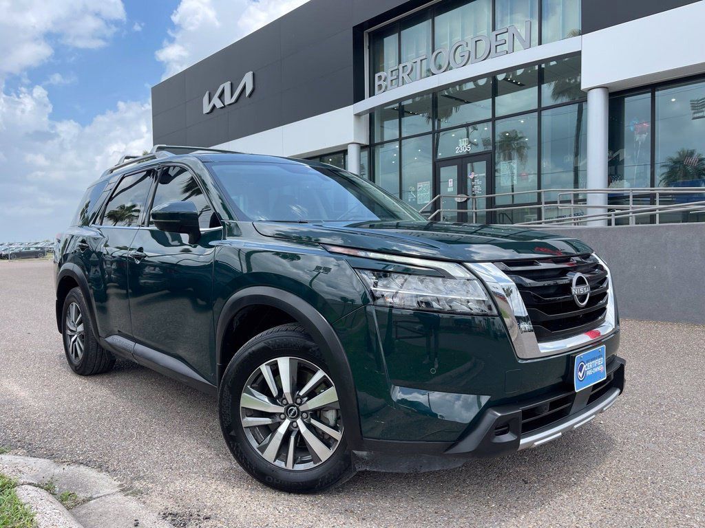 Used 2024 Nissan Pathfinder SL FWD image 1