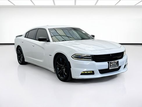 Used 2017 Dodge Charger R/T w/ Navigation & Travel Group RWD image 3