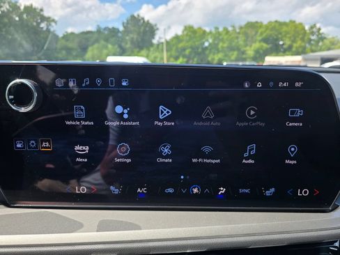 Used 2024 Chevrolet Traverse LS FWD image 20