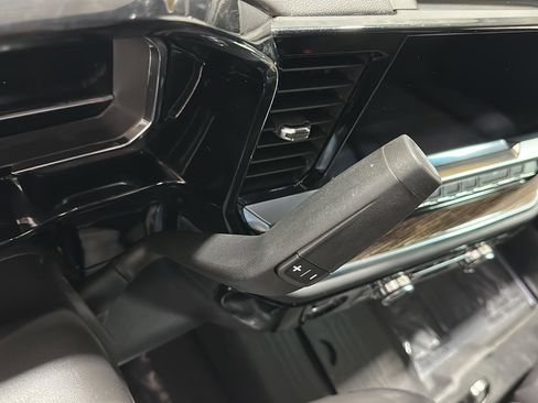 Used 2022 GMC Sierra 1500 SLE image 17