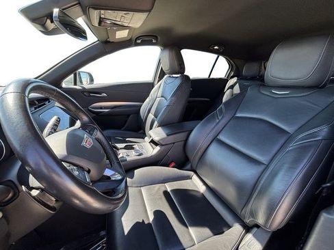 Used 2023 Cadillac XT4 Premium Luxury image 11