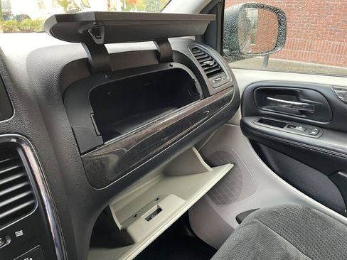 Used 2016 Dodge Grand Caravan SE w/ Quick Order Package 29E SE image 39