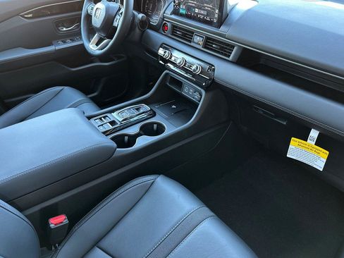 New 2025 Honda Pilot Touring image 19