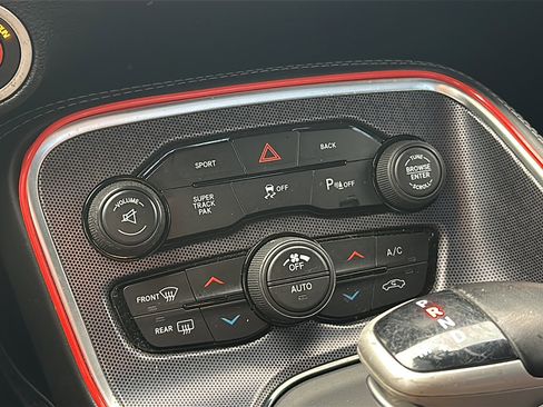 Used 2016 Dodge Challenger R/T Scat Pack w/ Leather Interior Group image 30