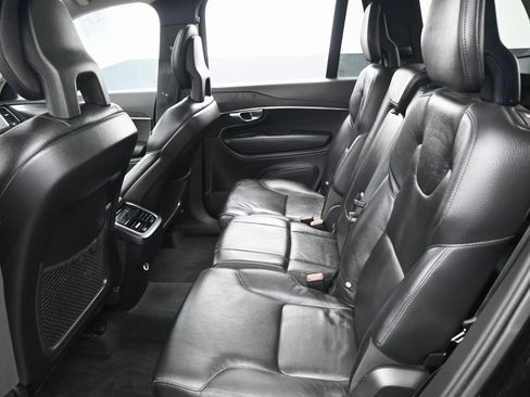 Used 2020 Volvo XC90 T5 Momentum image 28