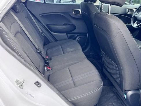 Used 2024 Hyundai Venue SEL FWD image 15