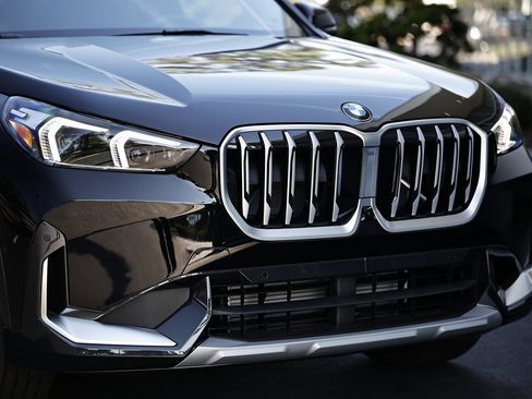 Used 2025 BMW X1 xDrive28i w/ Technology Package image 2