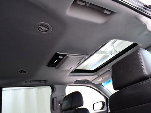 Used 2017 Chevrolet Suburban LT image 18