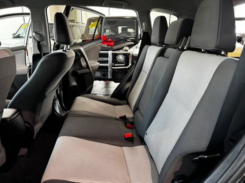 Used 2015 Toyota RAV4 LE FWD image 17