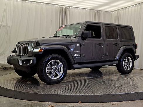 Used 2018 Jeep Wrangler Unlimited Sahara w/ Cold Weather Group AWD/4WD image 4