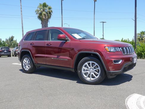 Used 2022 Jeep Grand Cherokee Laredo E RWD image 4
