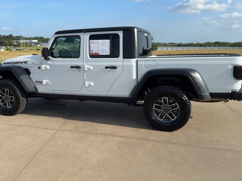 Used 2026 Jeep Gladiator Mojave AWD/4WD image 5