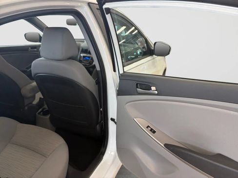 Used 2016 Hyundai Accent SE FWD image 17