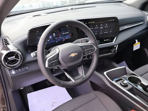 New 2026 Chevrolet Equinox LT w/ LPO, Floor Liner Package image 23