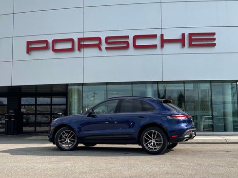 Certified 2026 Porsche Macan AWD/4WD image 3
