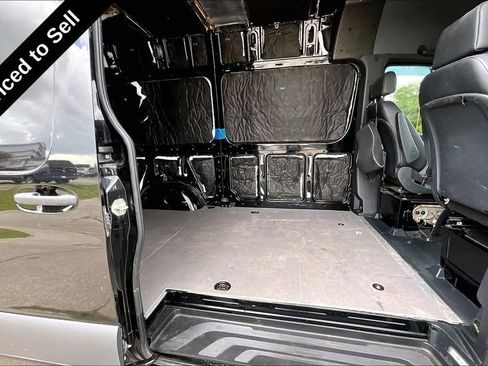 Used 2024 Mercedes-Benz Sprinter 2500 image 25